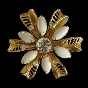 Vintage Prong Set Flower Brooch White Petals Clear Rhinestones and Goldtone